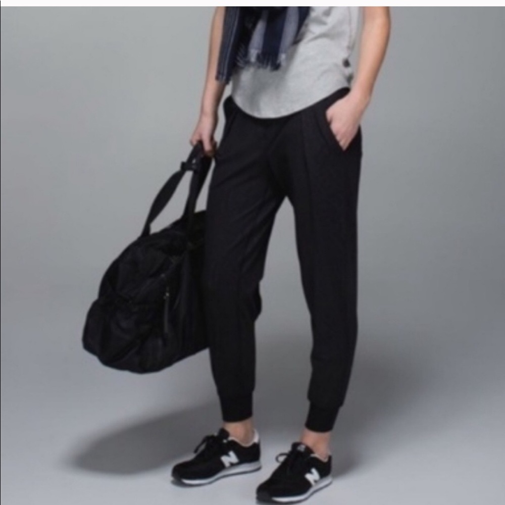 Lululemon Yoga Party Pants in size 10